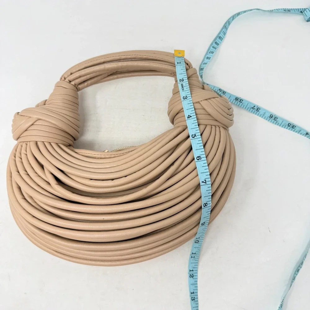 Unbranded knot handle
